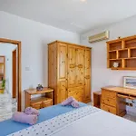 Luxurious With Pool Is-Swieqi