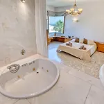Luxurious With Pool