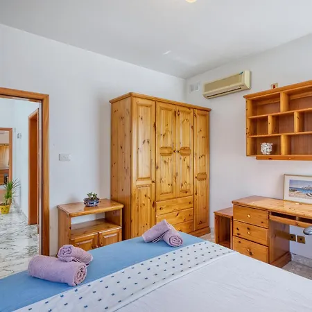 Luxurious With Pool Is-Swieqi