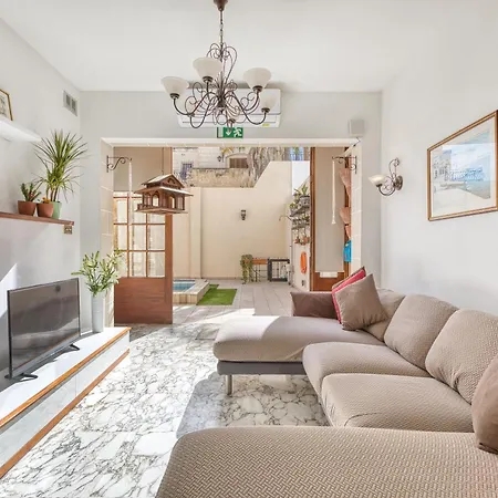 Luxurious With Pool Is-Swieqi