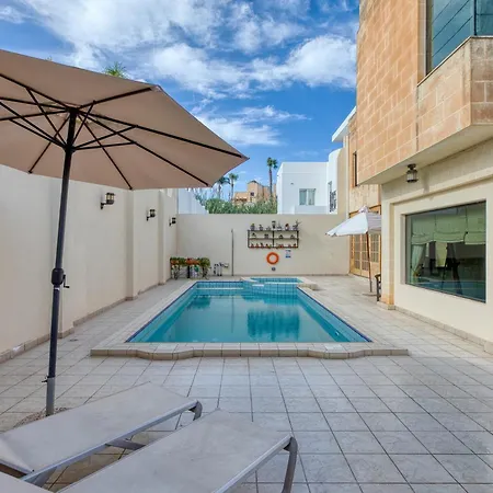 Luxurious With Pool Villa Is-Swieqi
