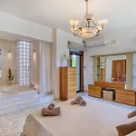 Luxurious With Pool Вилла *