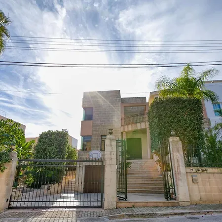 Luxurious With Pool Is-Swieqi