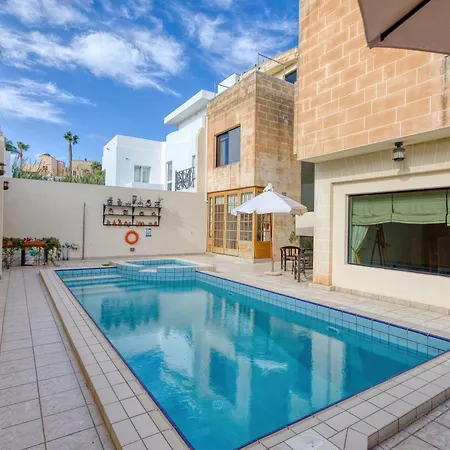 Luxurious With Pool Is-Swieqi