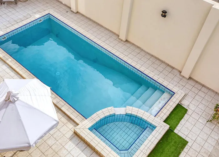 Luxurious With Pool *