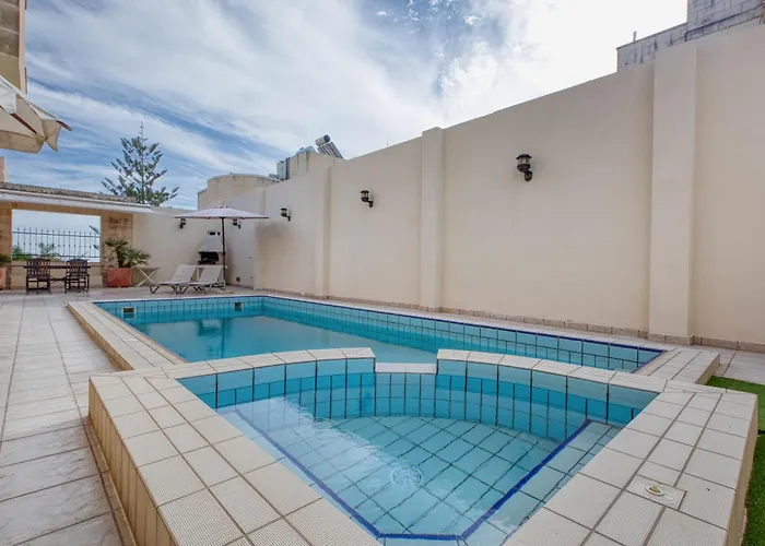 Luxurious With Pool Villa Is-Swieqi