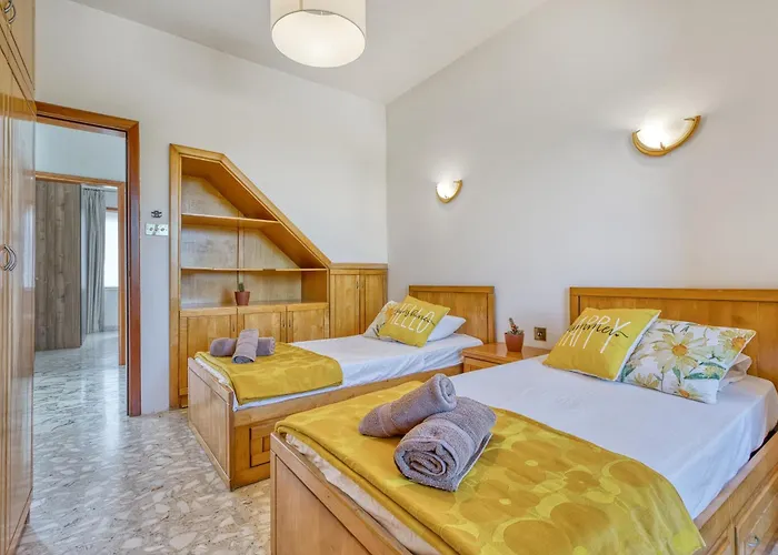 Luxurious With Pool *