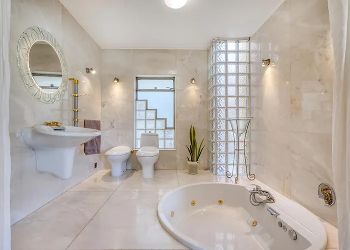 Luxurious With Pool * Is-Swieqi