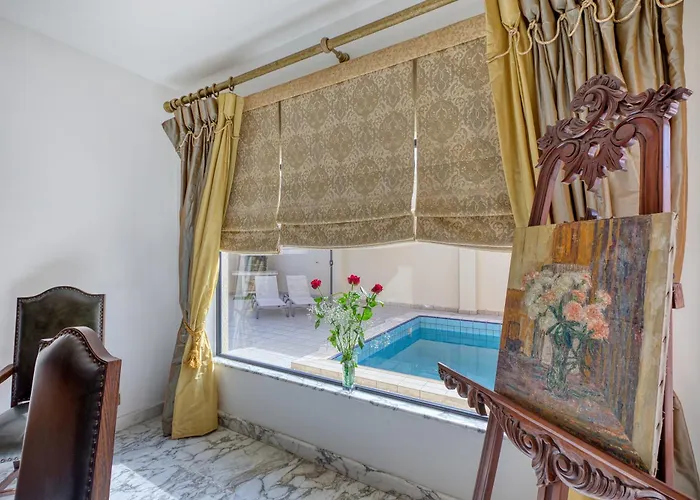 Luxurious With Pool Is-Swieqi