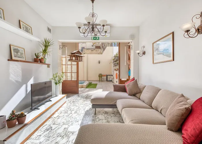 Luxurious With Pool Is-Swieqi