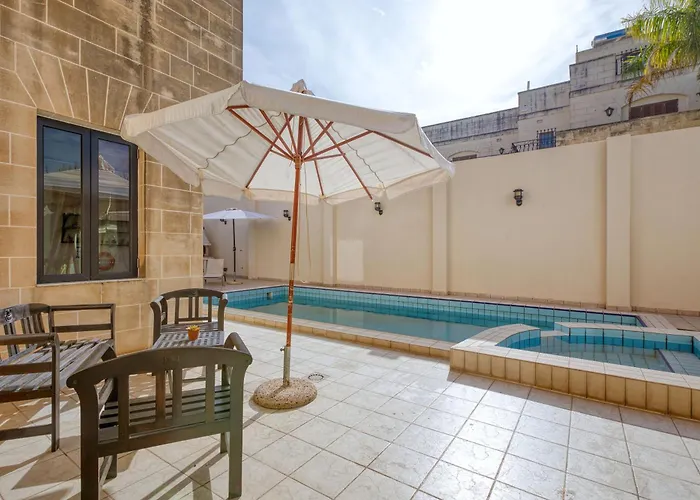 Luxurious With Pool 빌라 Is-Swieqi