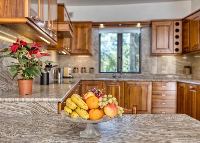 Luxurious With Pool * Is-Swieqi