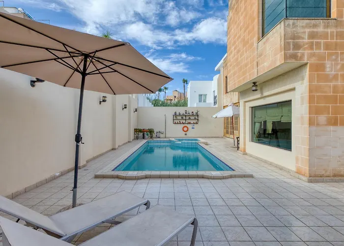 Luxurious With Pool Villa Is-Swieqi