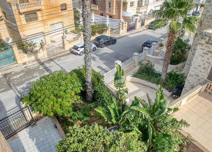 Luxurious With Pool Is-Swieqi